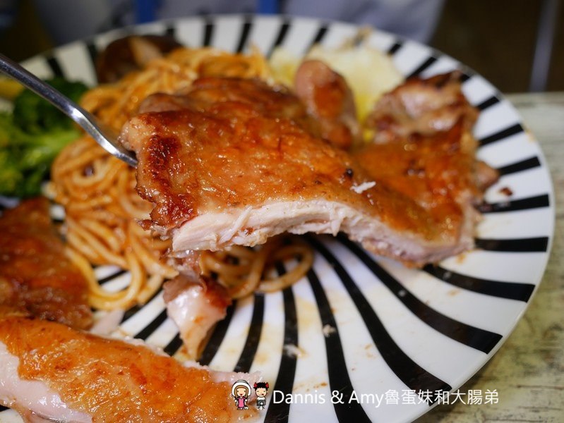 《新竹龍山社區早餐》米樂晨食館-竹科店。不只賣早餐、早午餐。晚上還有平價牛排新選擇︱COSTCO好市多附近（影片）