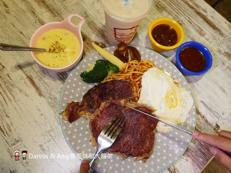 《新竹龍山社區早餐》米樂晨食館-竹科店。不只賣早餐、早午餐。晚上還有平價牛排新選擇︱COSTCO好市多附近（影片）