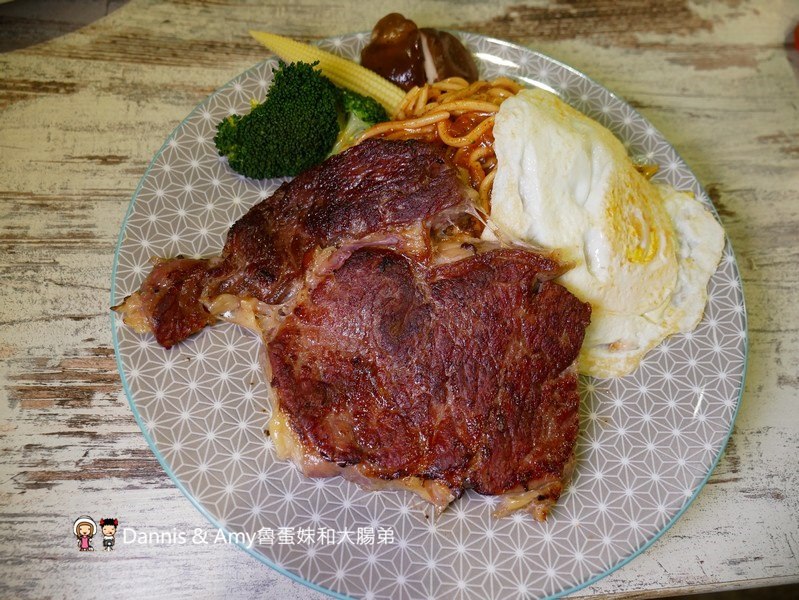 《新竹龍山社區早餐》米樂晨食館-竹科店。不只賣早餐、早午餐。晚上還有平價牛排新選擇︱COSTCO好市多附近（影片）