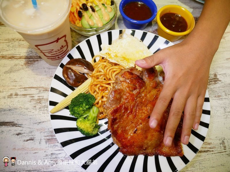 《新竹龍山社區早餐》米樂晨食館-竹科店。不只賣早餐、早午餐。晚上還有平價牛排新選擇︱COSTCO好市多附近（影片）