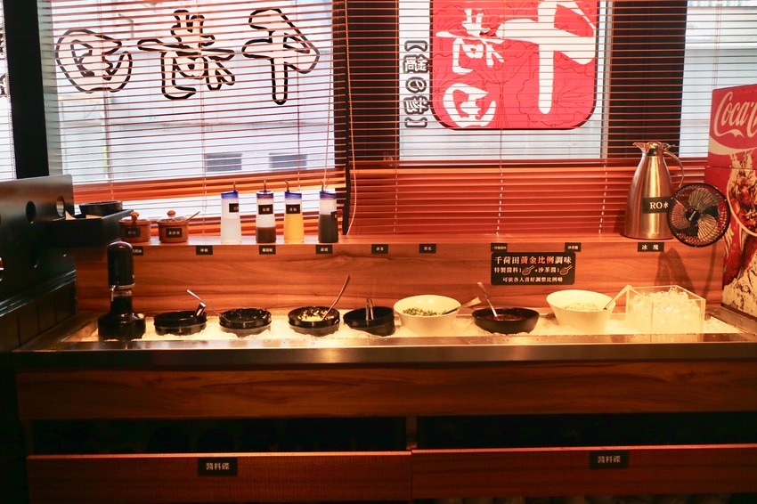 【千荷田蔬食百匯涮涮鍋 - ATT 信義店】新鮮野菜無限吃！食材新鮮、份量超多，加購活跳波士頓龍蝦只要688，超高ＣＰ值的日式火鍋 - 邦妮2兔