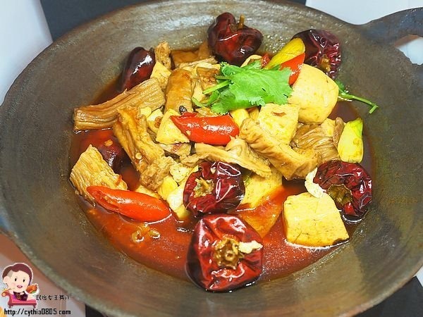 桃園中壢美食-1010湘SOGO店-桃園第一家落腳在中壢，十年老字號湘菜道道都是功夫菜 (邀約) @民宿女王芽月-美食.旅遊.全台趴趴走