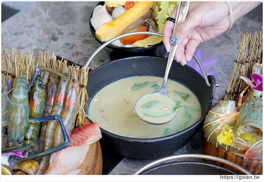 泰丘了！泰國蝦出現在火鍋店，還有泰奶冰沙和泰國香米吃到飽～