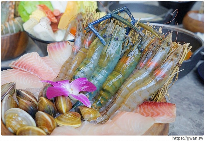 泰丘了！泰國蝦出現在火鍋店，還有泰奶冰沙和泰國香米吃到飽～