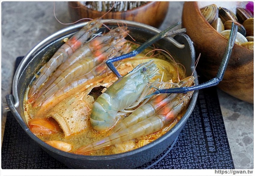 泰丘了！泰國蝦出現在火鍋店，還有泰奶冰沙和泰國香米吃到飽～