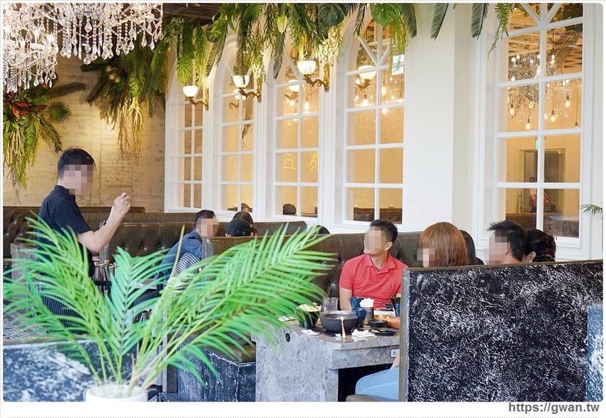 泰丘了！泰國蝦出現在火鍋店，還有泰奶冰沙和泰國香米吃到飽～