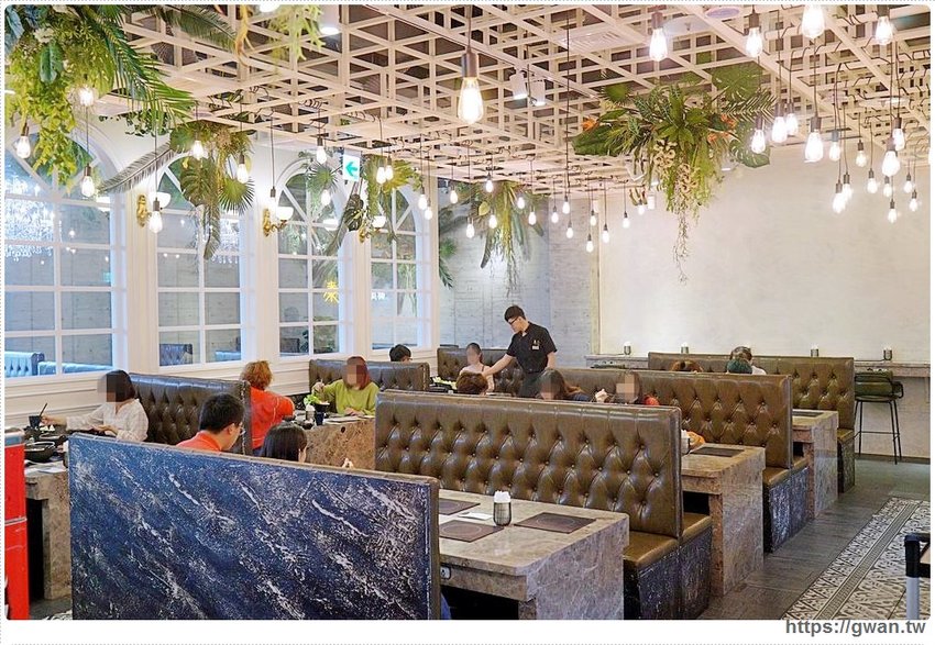 泰丘了！泰國蝦出現在火鍋店，還有泰奶冰沙和泰國香米吃到飽～