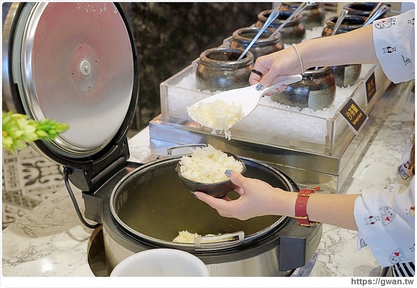 泰丘了！泰國蝦出現在火鍋店，還有泰奶冰沙和泰國香米吃到飽～