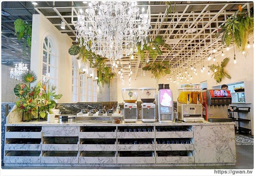 泰丘了！泰國蝦出現在火鍋店，還有泰奶冰沙和泰國香米吃到飽～