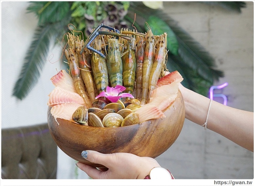 泰丘了！泰國蝦出現在火鍋店，還有泰奶冰沙和泰國香米吃到飽～