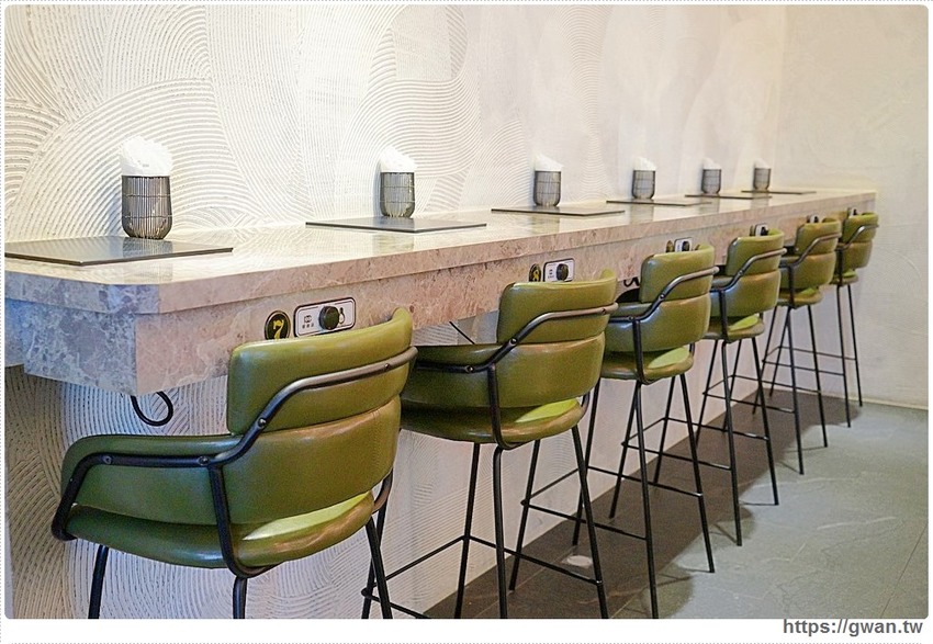 泰丘了！泰國蝦出現在火鍋店，還有泰奶冰沙和泰國香米吃到飽～