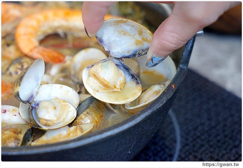 泰丘了！泰國蝦出現在火鍋店，還有泰奶冰沙和泰國香米吃到飽～