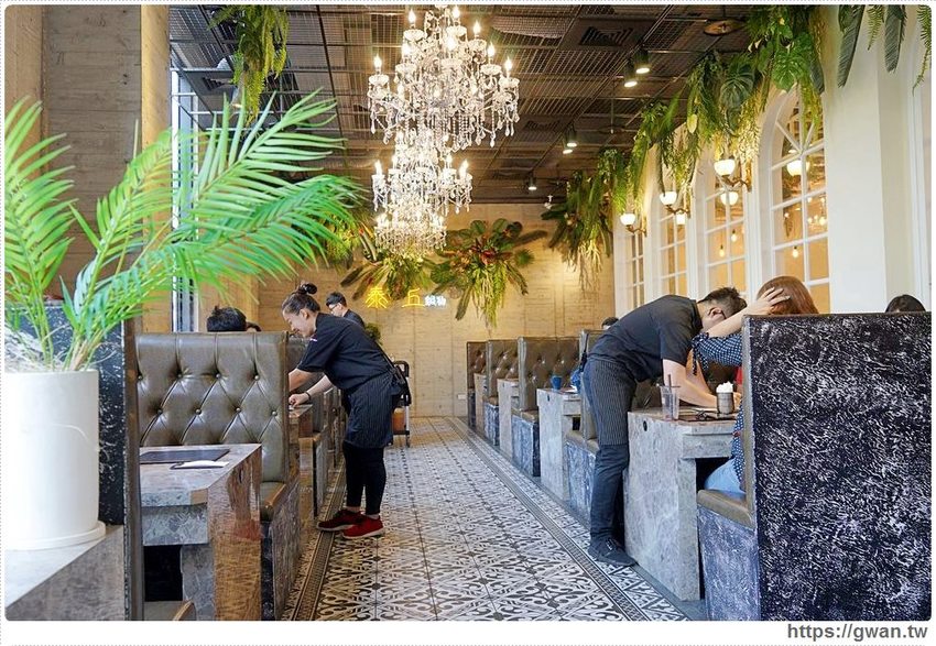 泰丘了！泰國蝦出現在火鍋店，還有泰奶冰沙和泰國香米吃到飽～