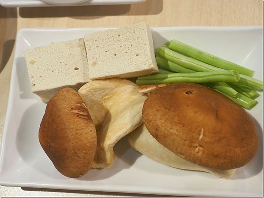 桃園中壢美食-泰多蝦流水道夾蝦場-北部第一家新鮮泰國蝦吃到飽,愛吃蝦子的快來! @民宿女王芽月-美食.旅遊.全台趴趴走