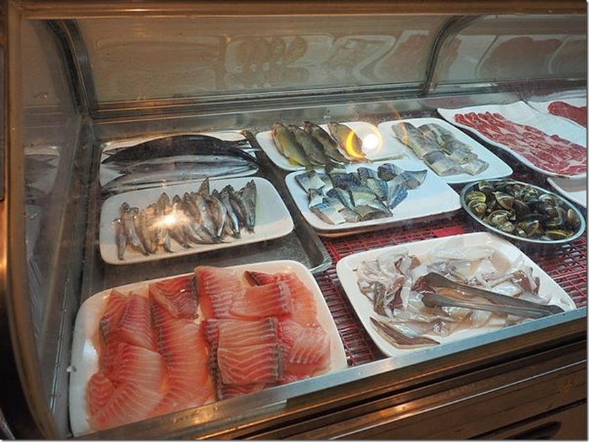 桃園中壢美食-泰多蝦流水道夾蝦場-北部第一家新鮮泰國蝦吃到飽,愛吃蝦子的快來! @民宿女王芽月-美食.旅遊.全台趴趴走