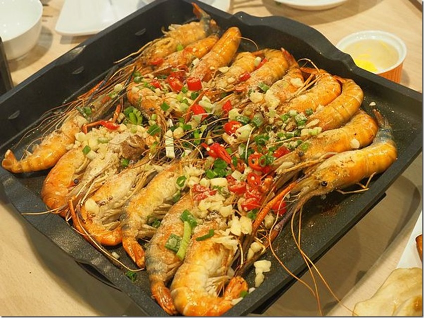 桃園中壢美食-泰多蝦流水道夾蝦場-北部第一家新鮮泰國蝦吃到飽,愛吃蝦子的快來! @民宿女王芽月-美食.旅遊.全台趴趴走