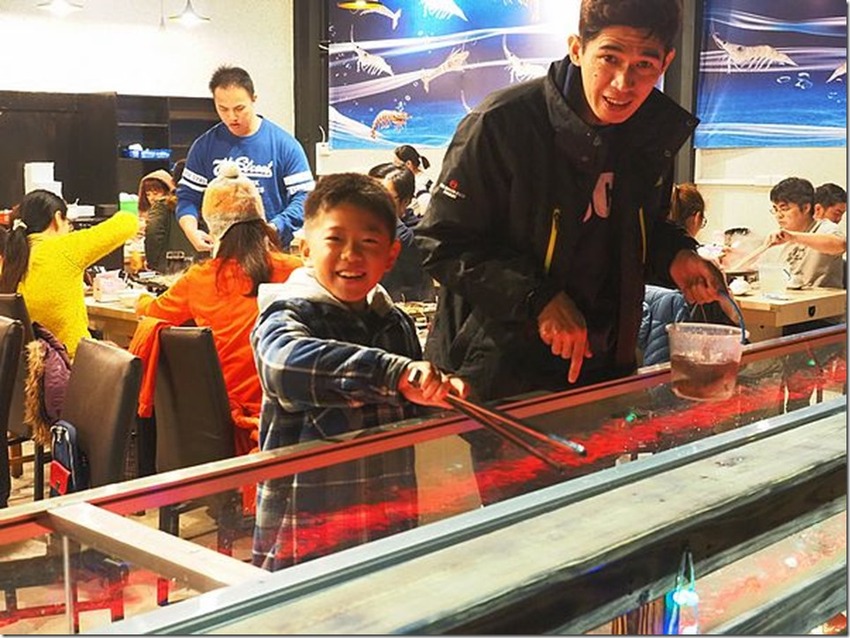 桃園中壢美食-泰多蝦流水道夾蝦場-北部第一家新鮮泰國蝦吃到飽,愛吃蝦子的快來! @民宿女王芽月-美食.旅遊.全台趴趴走