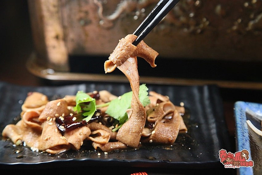 【台南美食】免出國！讓你直接在台南可以吃到純正重慶烤魚料理：小魚兒重慶碳烤烤魚 - 熱血玩台南。跳躍新世界