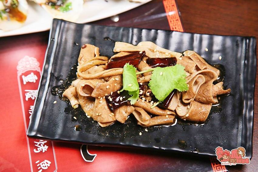 【台南美食】免出國！讓你直接在台南可以吃到純正重慶烤魚料理：小魚兒重慶碳烤烤魚 - 熱血玩台南。跳躍新世界