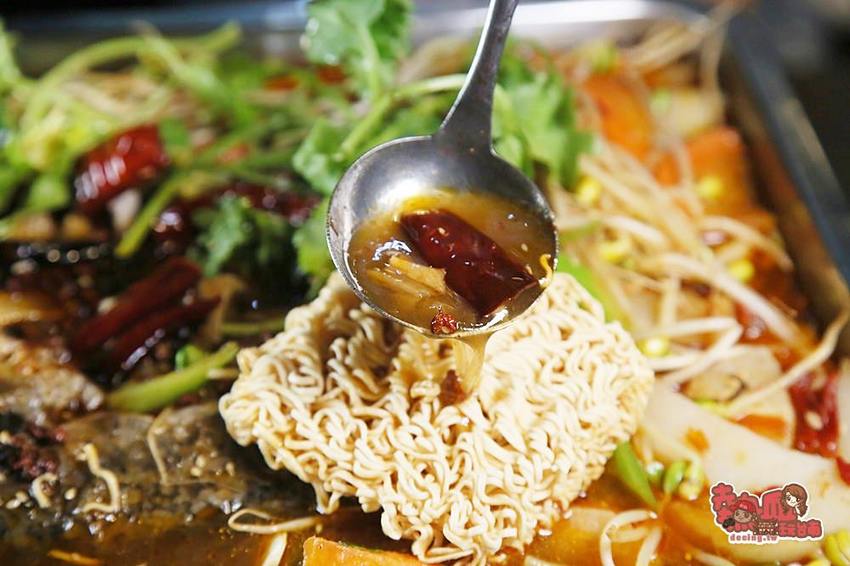 【台南美食】免出國！讓你直接在台南可以吃到純正重慶烤魚料理：小魚兒重慶碳烤烤魚 - 熱血玩台南。跳躍新世界