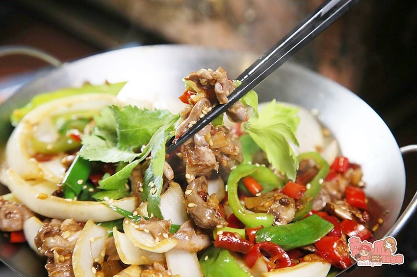 【台南美食】免出國！讓你直接在台南可以吃到純正重慶烤魚料理：小魚兒重慶碳烤烤魚 - 熱血玩台南。跳躍新世界