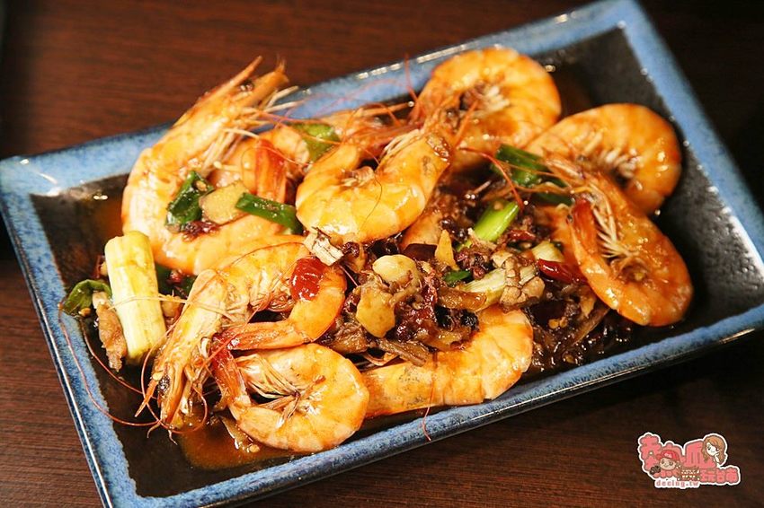 【台南美食】免出國！讓你直接在台南可以吃到純正重慶烤魚料理：小魚兒重慶碳烤烤魚 - 熱血玩台南。跳躍新世界