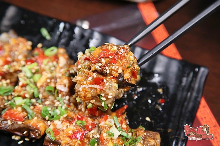 【台南美食】免出國！讓你直接在台南可以吃到純正重慶烤魚料理：小魚兒重慶碳烤烤魚 - 熱血玩台南。跳躍新世界