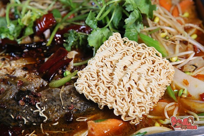 【台南美食】免出國！讓你直接在台南可以吃到純正重慶烤魚料理：小魚兒重慶碳烤烤魚 - 熱血玩台南。跳躍新世界