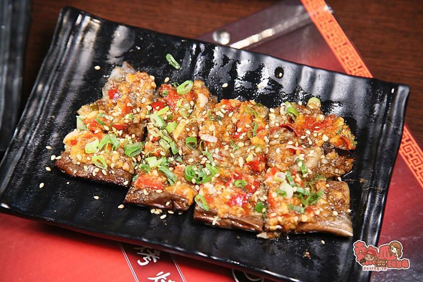 【台南美食】免出國！讓你直接在台南可以吃到純正重慶烤魚料理：小魚兒重慶碳烤烤魚 - 熱血玩台南。跳躍新世界