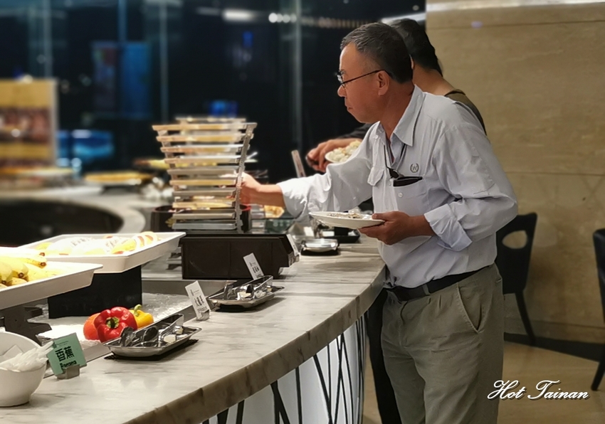 【高雄美食】駁二藝術特區旁的精緻排餐料理，Buffet398元起就可以吃到飽：城市商旅真愛館魅麗海餐廳 - 熱血玩台南。跳躍新世界