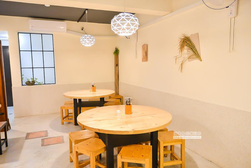 桌嚼餐廳吳興店-用餐空間寬敞舒適的平價小吃店,信義區麻辣 ,咖哩,越式米線料理