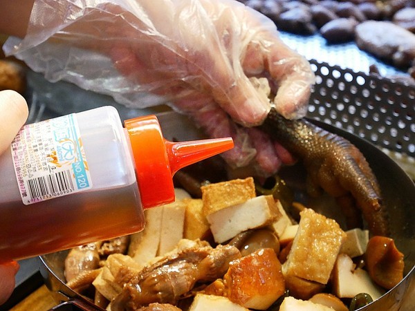 呷呷叫旗魚黑輪-大敦總店:呷呷叫旗魚黑輪(大敦總店)-金黃酥脆其魚黑輪 選用屏東旗魚漿 真材實料吃得出 多層次口感超美味