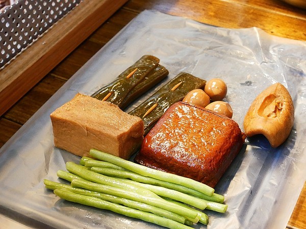 呷呷叫旗魚黑輪-大敦總店:呷呷叫旗魚黑輪(大敦總店)-金黃酥脆其魚黑輪 選用屏東旗魚漿 真材實料吃得出 多層次口感超美味