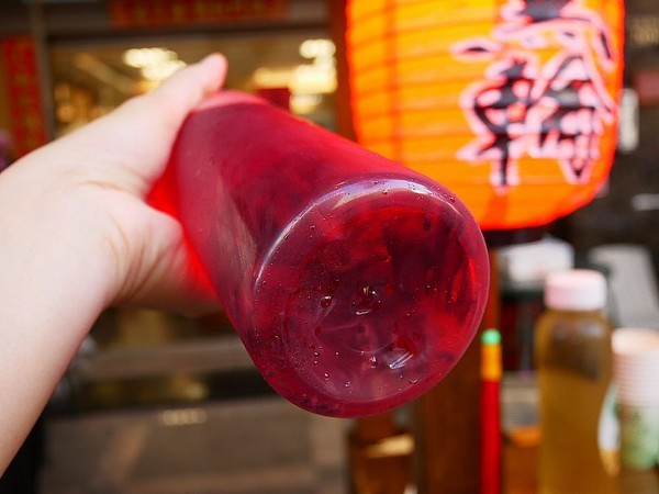 呷呷叫旗魚黑輪-大敦總店:呷呷叫旗魚黑輪(大敦總店)-金黃酥脆其魚黑輪 選用屏東旗魚漿 真材實料吃得出 多層次口感超美味