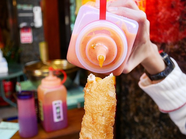 呷呷叫旗魚黑輪-大敦總店:呷呷叫旗魚黑輪(大敦總店)-金黃酥脆其魚黑輪 選用屏東旗魚漿 真材實料吃得出 多層次口感超美味