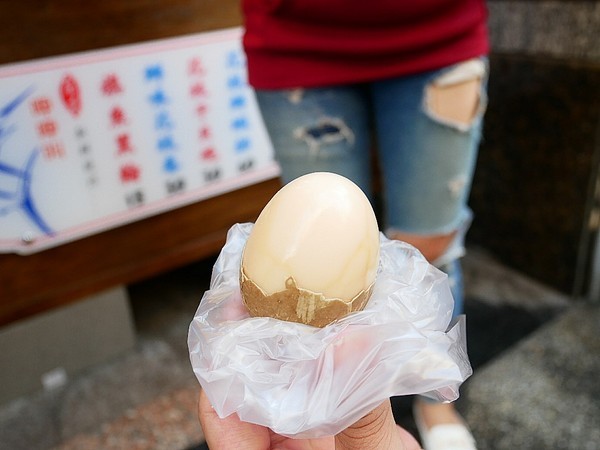 呷呷叫旗魚黑輪-大敦總店:呷呷叫旗魚黑輪(大敦總店)-金黃酥脆其魚黑輪 選用屏東旗魚漿 真材實料吃得出 多層次口感超美味