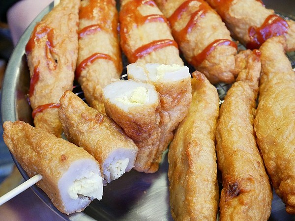 呷呷叫旗魚黑輪-大敦總店:呷呷叫旗魚黑輪(大敦總店)-金黃酥脆其魚黑輪 選用屏東旗魚漿 真材實料吃得出 多層次口感超美味