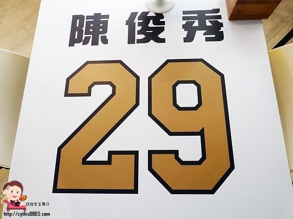 桃園中壢美食-桃猿食堂-獨特的Lamigo棒球主題餐廳,球迷們high翻天,拉麵真的夠味好吃 (邀約) @民宿女王芽月-美食.旅遊.全台趴趴走