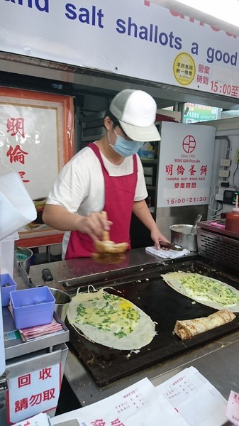 明倫蛋餅(黎明店)：台中~明倫蛋餅(黎明店)~銅板排隊美食~