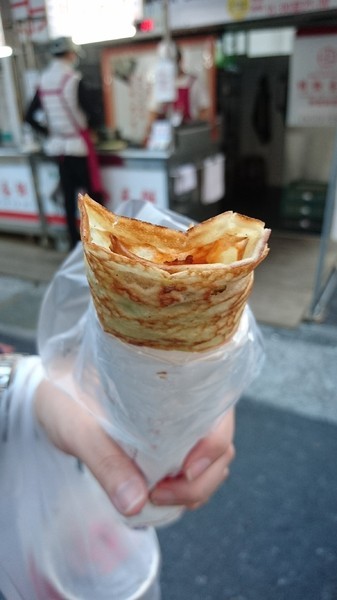 明倫蛋餅(黎明店)：台中~明倫蛋餅(黎明店)~銅板排隊美食~