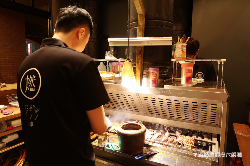 新竹平價串燒!來自嘉義的燃手串新竹北門店,城隍廟附近美食推薦,營業到凌晨