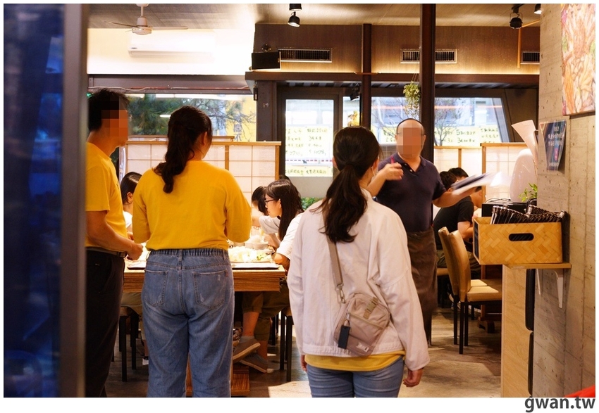 等了一年，台中超便宜的帝王蟹又來啦！不用半價就能吃到整隻帝王蟹，期間限定只有一個月~