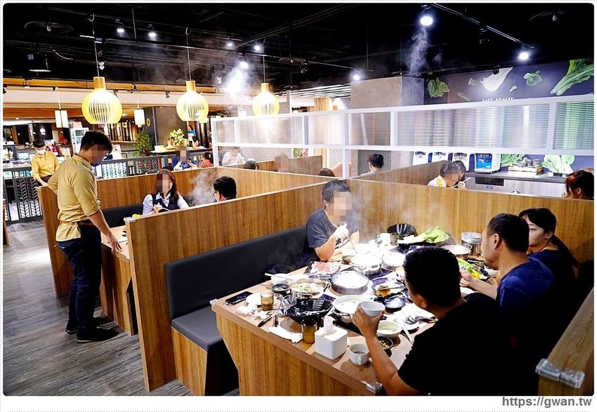 六月龍蝦價格大崩盤！台中最便宜的雙龍套餐，吃一次現賺三百