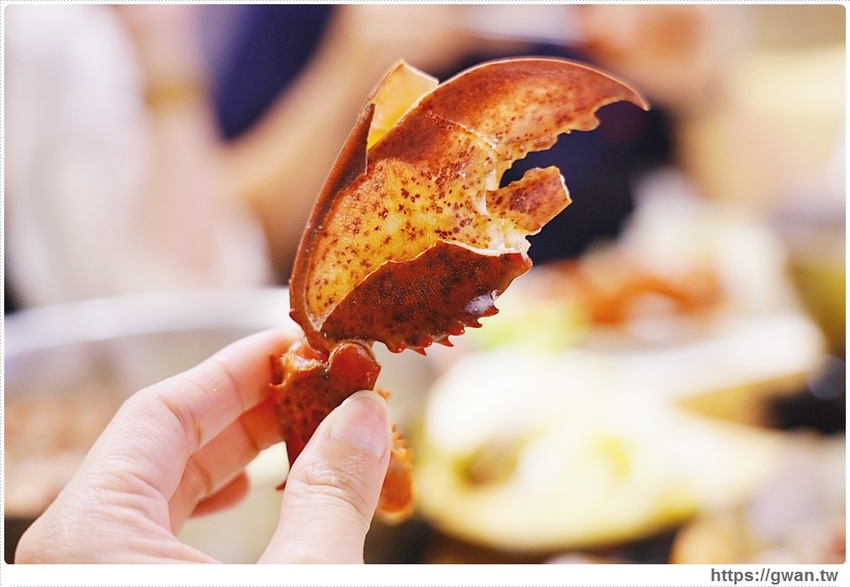 六月龍蝦價格大崩盤！台中最便宜的雙龍套餐，吃一次現賺三百