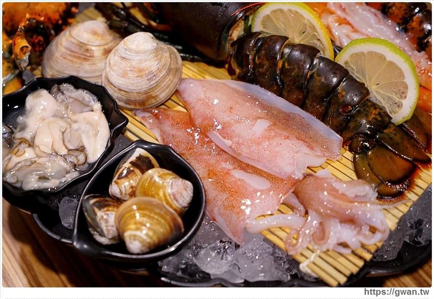 六月龍蝦價格大崩盤！台中最便宜的雙龍套餐，吃一次現賺三百