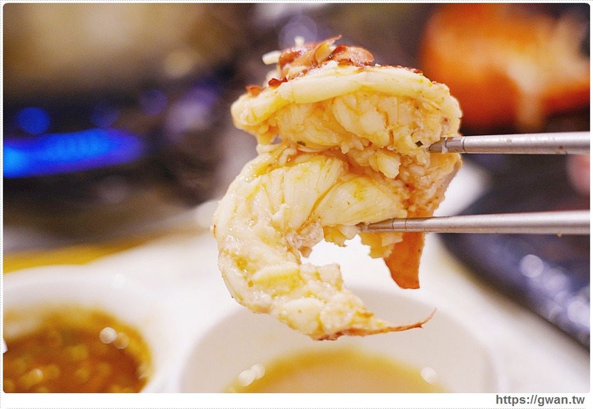 六月龍蝦價格大崩盤！台中最便宜的雙龍套餐，吃一次現賺三百