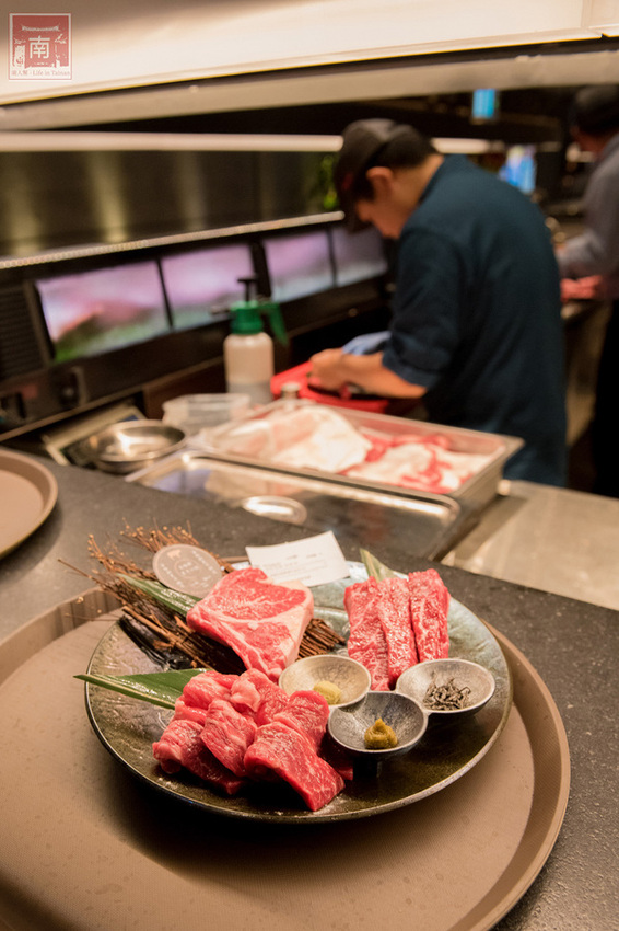 碳佐麻里高雄時代店(高雄時代店):【高雄美食】全亞洲最美的燒肉店|碳佐麻里時代園區|近捷運站近百貨~碳佐麻里高雄時代店
