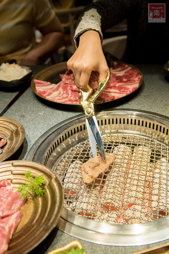 碳佐麻里高雄時代店(高雄時代店):【高雄美食】全亞洲最美的燒肉店|碳佐麻里時代園區|近捷運站近百貨~碳佐麻里高雄時代店