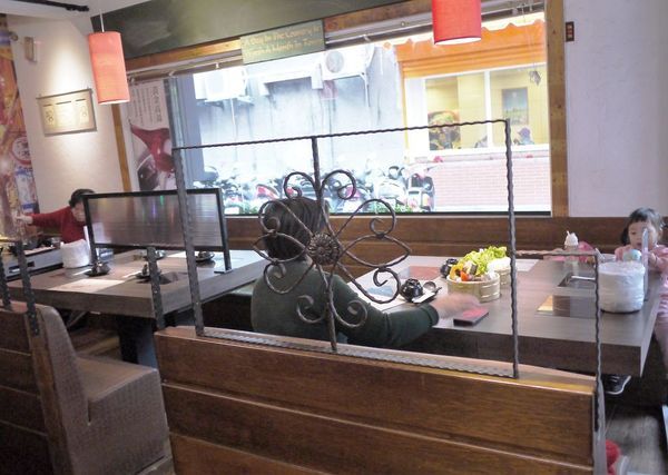 米塔石頭火鍋-新店中正店:‖新店火鍋推薦‖ 米塔石頭火鍋 小無敵海陸鍋 經濟又實惠 / 令人好滿足