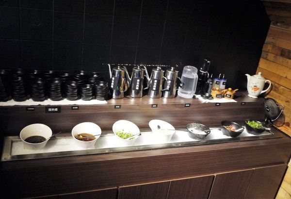 米塔石頭火鍋-新店中正店:‖新店火鍋推薦‖ 米塔石頭火鍋 小無敵海陸鍋 經濟又實惠 / 令人好滿足